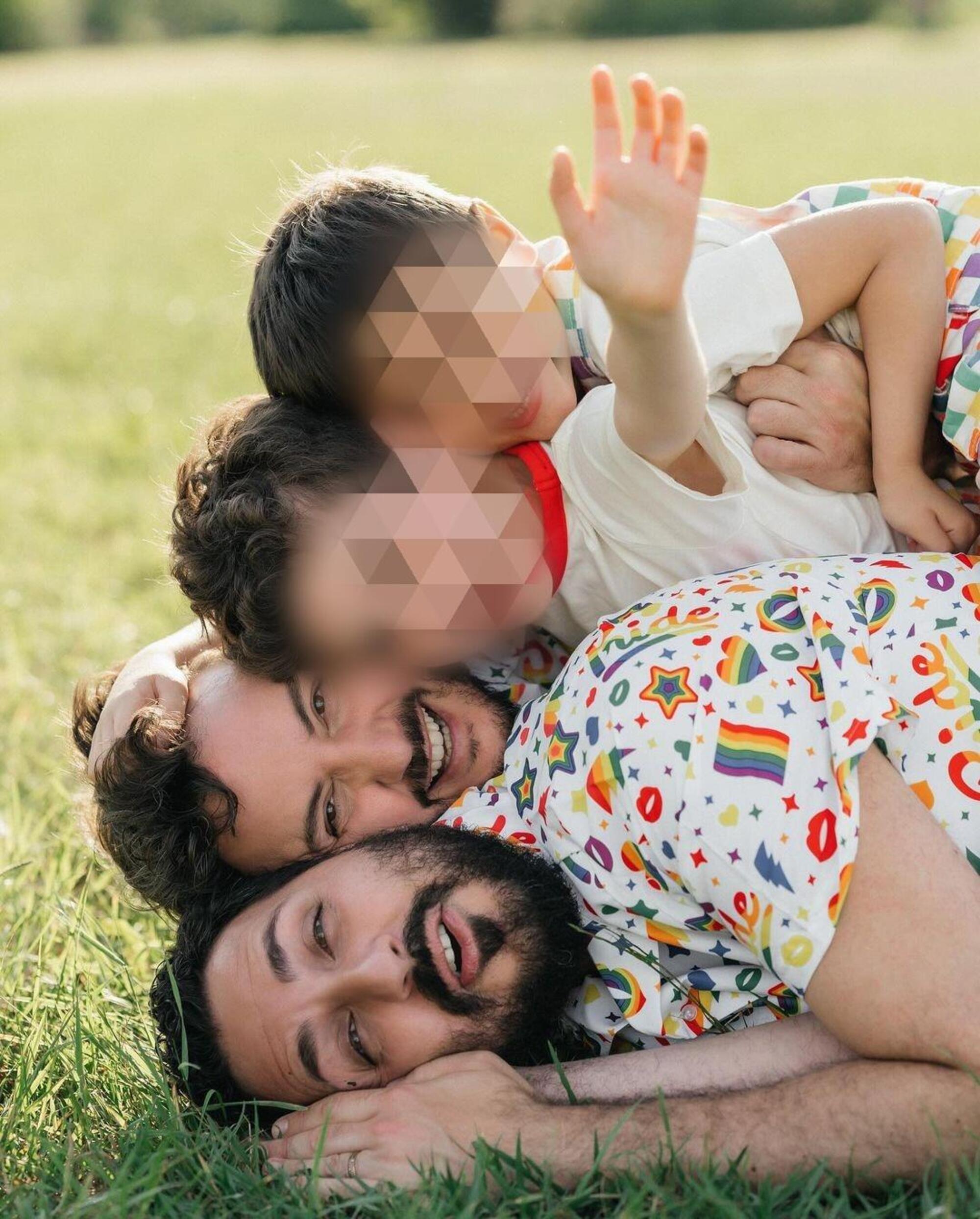 I pap&agrave; per scelta, famiglia di influencer arcobaleno 