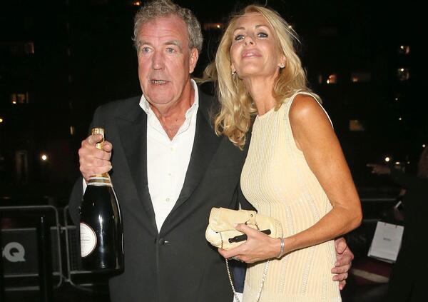 Jeremy Clarkson lascia la Fattoria: ecco dove si &egrave; &ldquo;rifugiato&rdquo; con la fidanzata Lisa Hogan. E la storia che c&rsquo;&egrave; dietro: questione di arte...