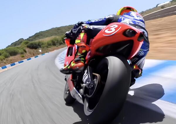 Contro il logorio della vita in agosto: Niccol&ograve; Canepa, la Yamaha YZR500 di Max Biaggi e un video da lacrime agli occhi