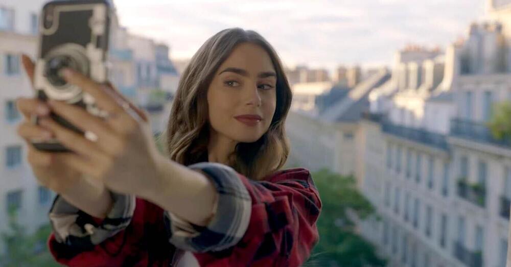 Emily in Paris arriva con i nuovi episodi su Netflix, ma perch&eacute; nessuno dice che questa moda di dividere la stagione in due ha rotto il caz*o?