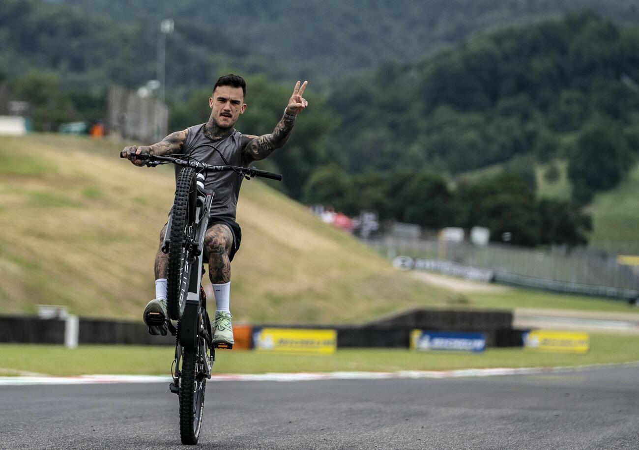 Aron Canet a MOW: &ldquo;Ero diventato bulimico, periodo bello e difficile. Il mio idolo &egrave; Marco Simoncelli, ma ora non si pu&ograve; pi&ugrave; fare come lui&rdquo;