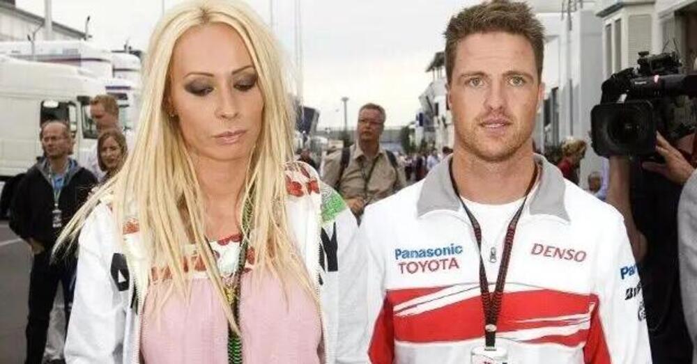 L&rsquo;ex moglie di Ralf Schumacher parla dopo il coming out: ecco le accuse e dichiarazioni della donna 