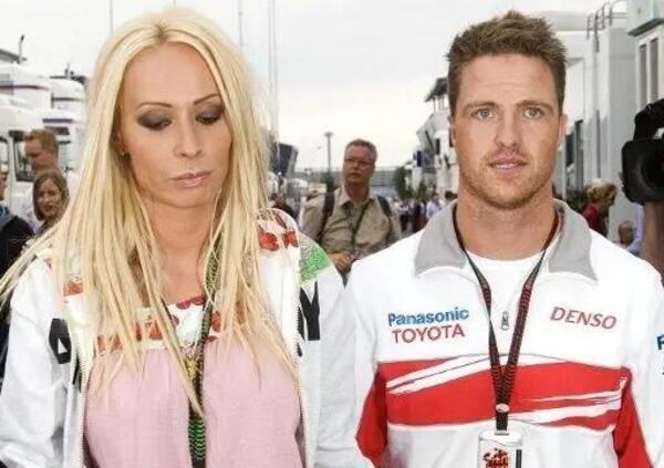 L&rsquo;ex moglie di Ralf Schumacher parla dopo il coming out: ecco le accuse e dichiarazioni della donna 