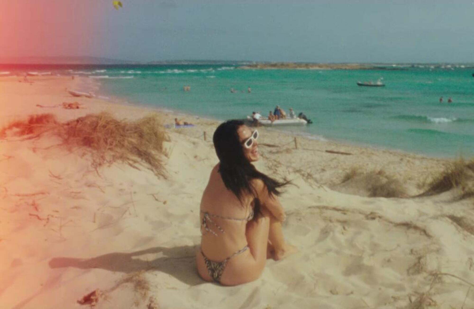 Katy Perry è indagata in Spagna per aver ballato in una spiaggia protetta nell'isola delle Baleari S'Espalmador