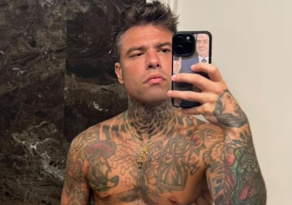 Fedez in Costa Smeralda: ma quali dj set? I suoi &ldquo;after&rdquo; sono karaoke da Corrida (in cui canta di mer*a) [VIDEO]