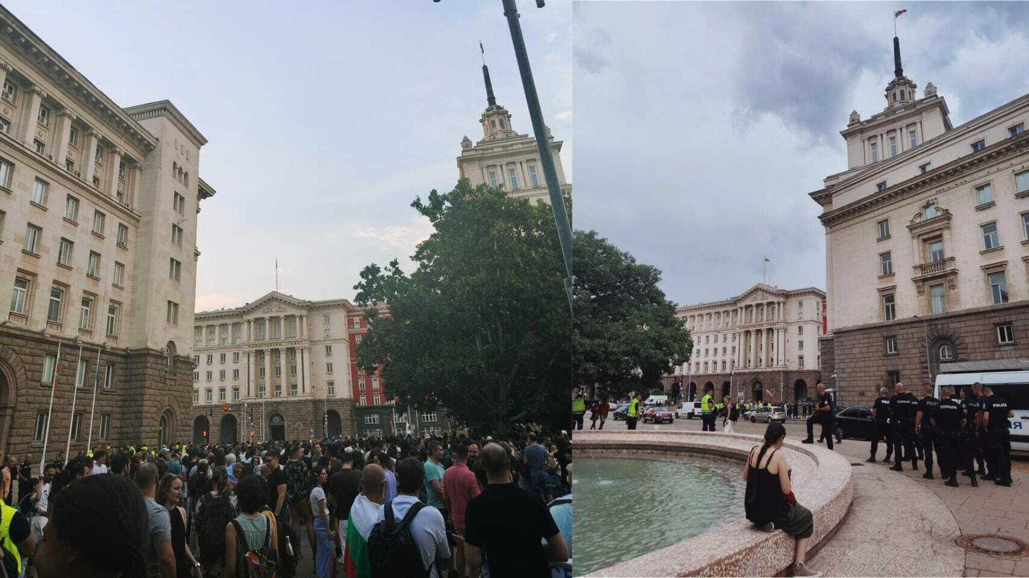 Parte dei manifestanti a sostegno della comunit&agrave; Lgbtq e contro la nuova legge (a sinistra) e alcuni dei centinaia di poliziotti presenti accanto (a destra)