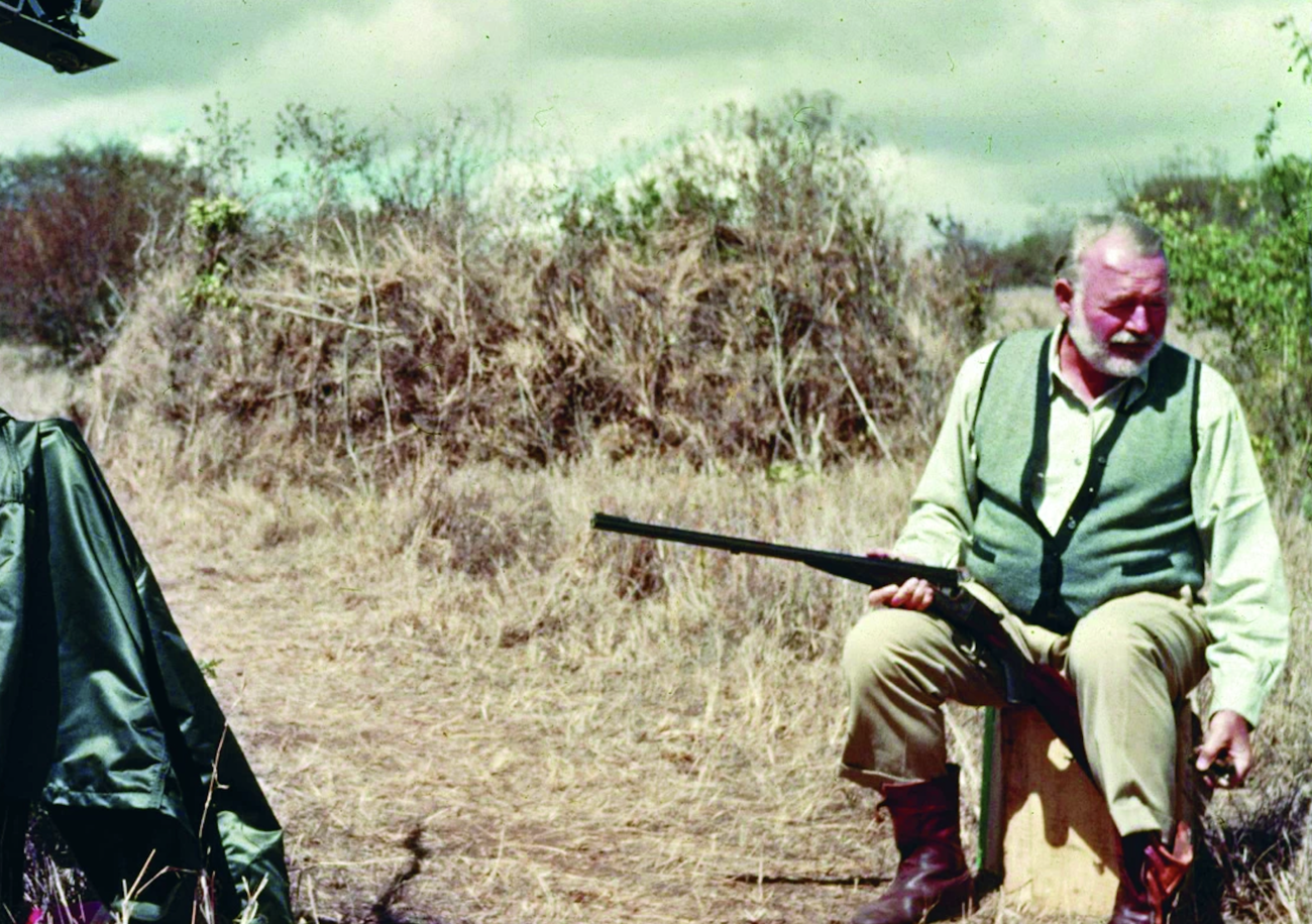 Vacanze in Albania? No, in Africa, dove Hemingway avrebbe portato la carabina, non il cellulare. Storia di un Nobel arrivato mentre era in Kenya, tra incidenti aerei, spalle rotte e&hellip; Reportage estivo di un &ldquo;viaggio al contrario&rdquo;