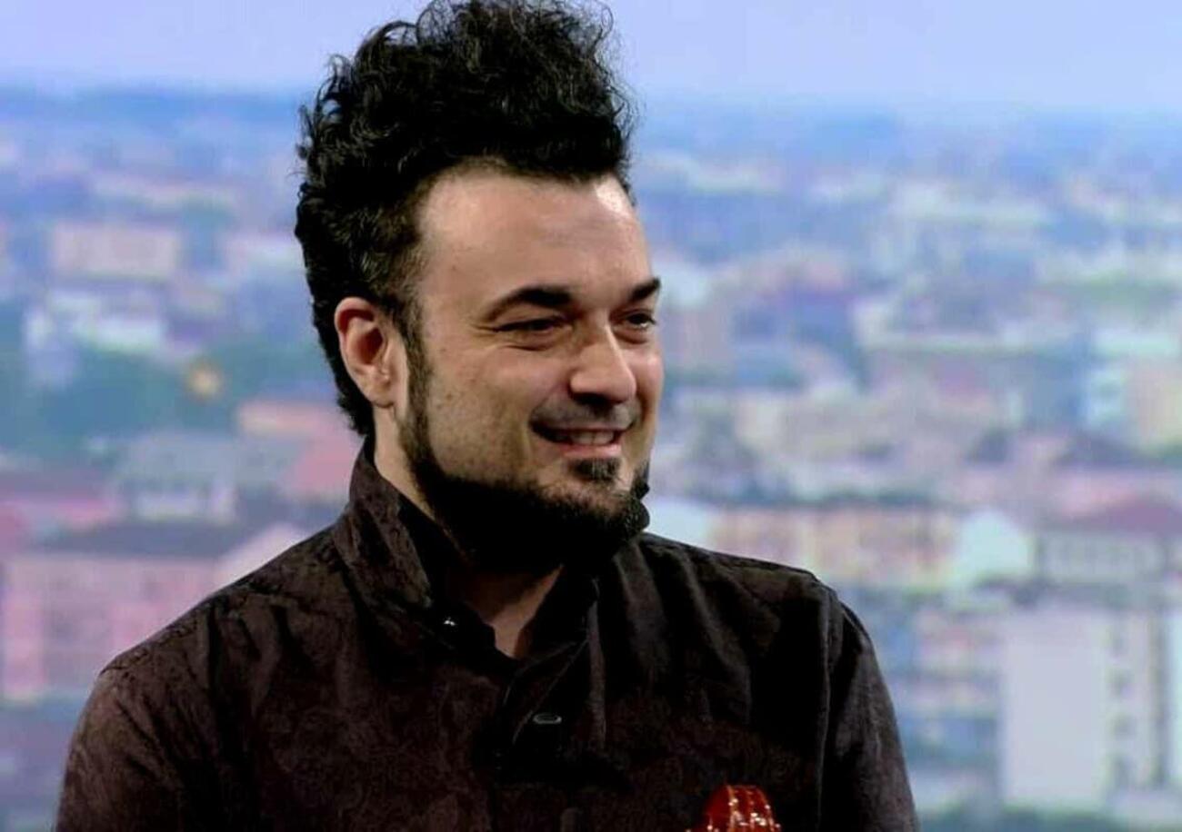 Enrico Melozzi, &ldquo;La notte dei serpenti&rdquo; (Rai 2), Geolier e il dialetto a Sanremo: &ldquo;Una canzone in abruzzese...&rdquo;. E sui testi dei Queen...