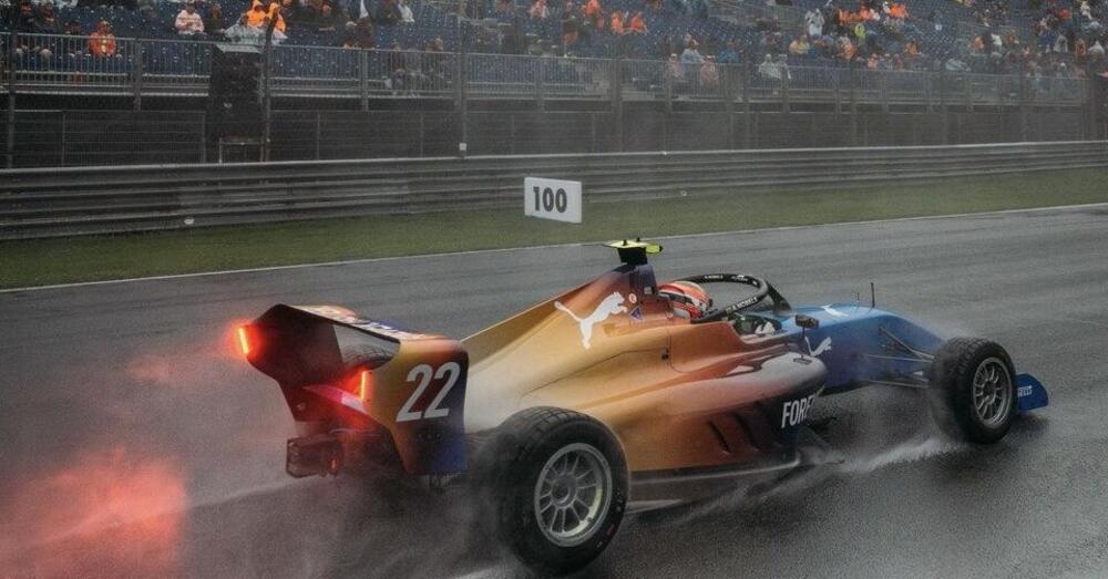 Il diluvio su Zandvoort non ferma lo spettacolo della F1 Academy: l&rsquo;attesa della gara tra balli e divertimento in pit lane