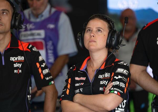 Elena De Cia, una matematica con Aprilia in MotoGP: &ldquo;Un pilota troppo tecnico rischia di avere un pregiudizio. 2027? Se ci sar&agrave; il GPS lo sfrutteremo&rdquo;