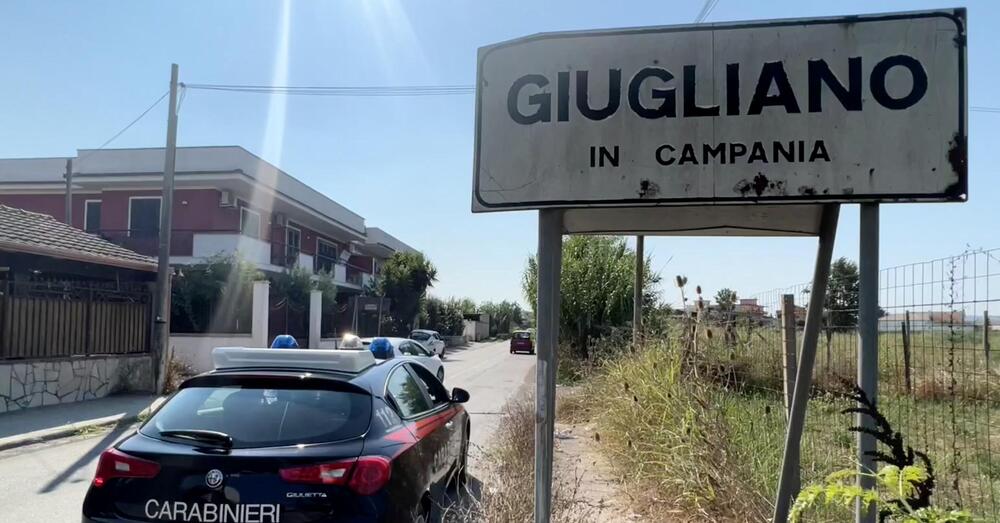 Napoli, incidente in quattro in Smart: non solo senza patente, il conducente era appena uscito dai domiciliari e ora &egrave; arrestato per omicidio stradale dopo la morte della bambina a Giugliano in Campania, e la madre...