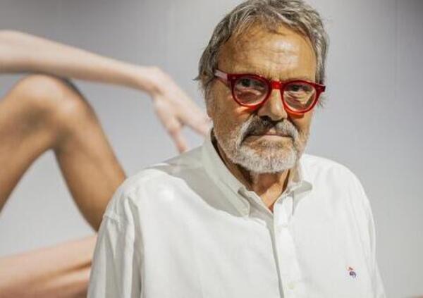 Oliviero Toscani: &ldquo;Ho una malattia incurabile&rdquo;. Che cos&rsquo;&egrave; la amiloidosi, perch&eacute; non ha paura di morire e quando sfid&ograve; la redazione di MOW: &ldquo;Non avete il senso della sovversione&hellip;&rdquo;