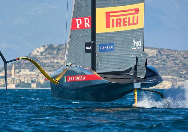 Siamo stati nella base del Team Luna Rossa Prada Pirelli con Max Sirena e Guido Meda, che racconter&agrave; la Coppa America per Sky