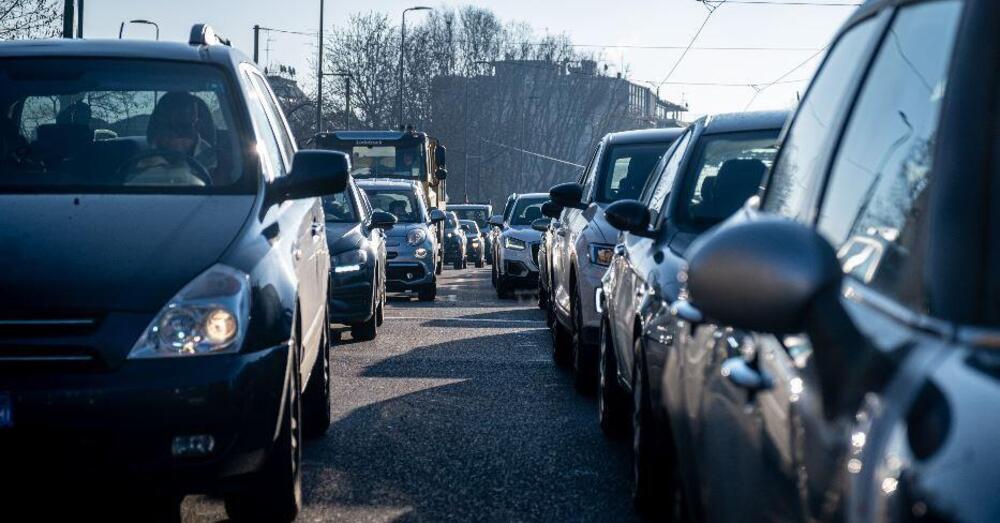 Svelato il mistero del paese dove la met&agrave; degli abitanti non ha l&rsquo;assicurazione auto (pi&ugrave; di Napoli). Siamo stati a Oldenico di Vercelli, che non &egrave; il Bronx ma ha una concessionaria&hellip; 