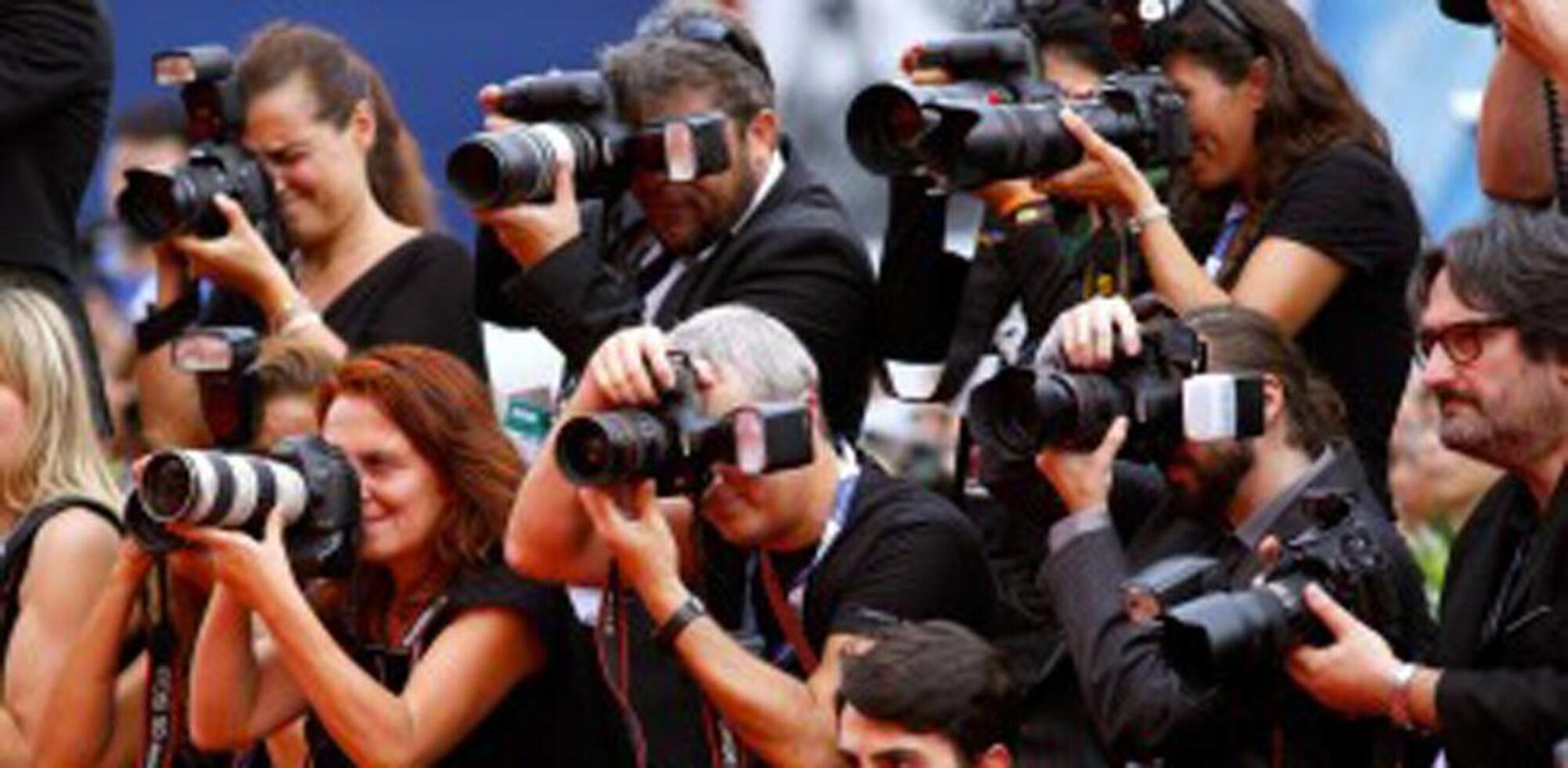 Fotografi e repoter sul red carpet a Venezia