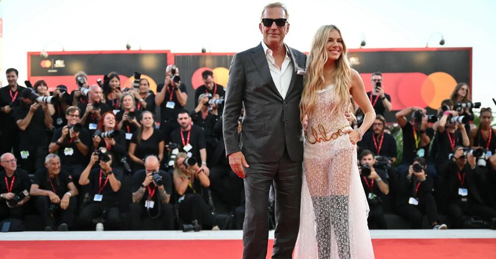 La Mostra e altri mostri. Pagelle da Venezia 2024: Sienna Miller confonde il red carpet con il Coachella (3), Stefano De Martino impettito (6), Isabelle Huppert meravigliosa aliena (7) e Nanni Moretti in sneakers&hellip;