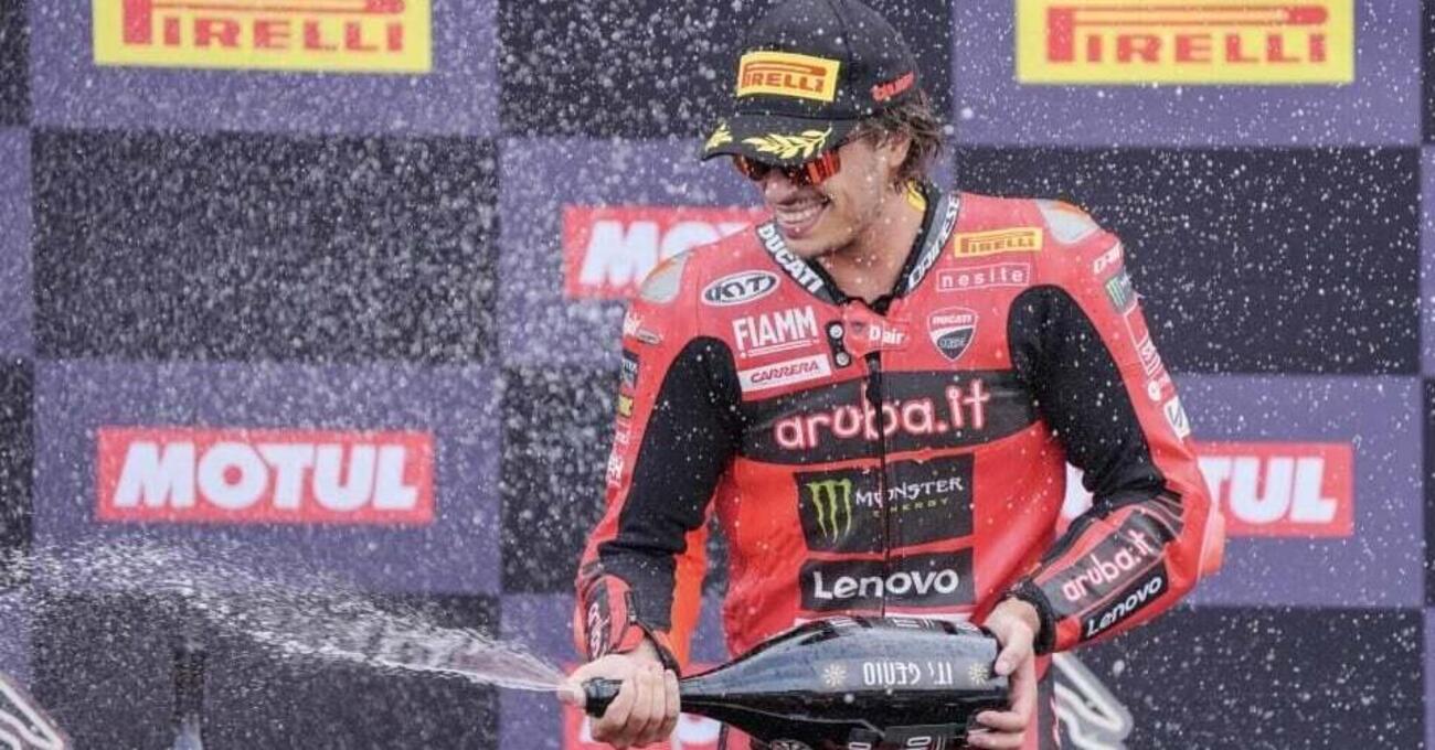 Magny Cours ha accoppato i tre re, ma il principe Bulega &egrave; pronto al trono: nell&#039;assurdit&agrave; delle sovrapposizioni ci siamo persi una folle SBK
