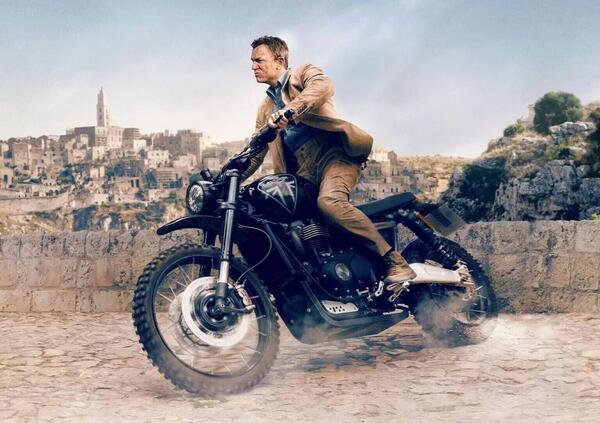 James Bond &egrave; morto e Daniel Craig ha messo all&rsquo;asta la propria Triumph Scrambler 1200. Il prezzo? No time to die