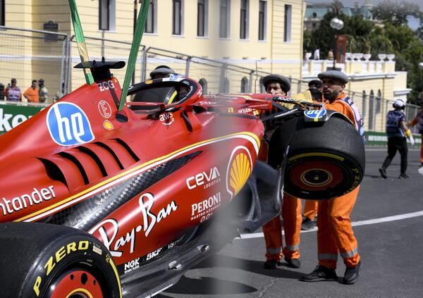 Il venerd&igrave; di alti e bassi di Charles Leclerc a Baku: l&rsquo;incidente, la rabbia via radio e il miglior tempo nel finale 