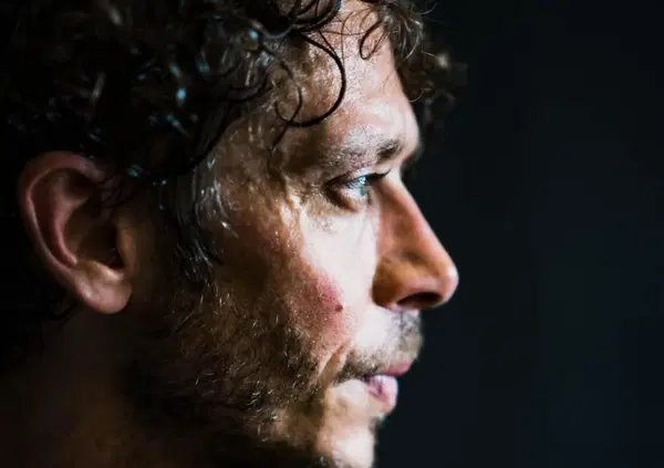 Valentino Rossi tira fuori il marcio: "A Sepang mi si &egrave; gelato il sangue, poi ho visto Marquez che sghignazzava. Il muro con Lorenzo fu un bluff, ma dopo Jorge..."