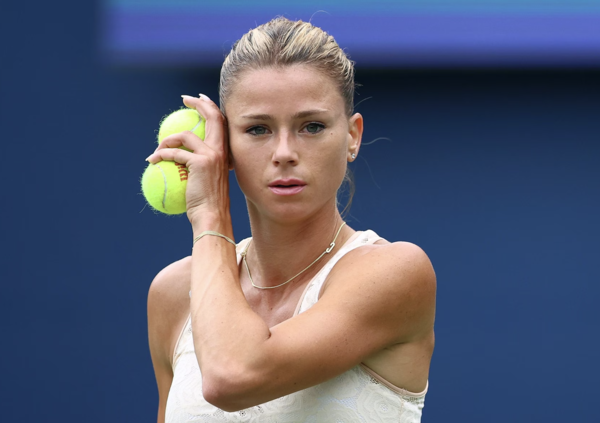 Camila Giorgi c&rsquo;&egrave;, ma non si vede. Il suo avvocato spiega che ora &egrave; a Roma: &ldquo;Viaggiava per lavoro. Non &egrave; mai fuggita&rdquo;. Ma rimane indagata per le false vaccinazioni anti Covid e le tasse? E alla prossima udienza&hellip;