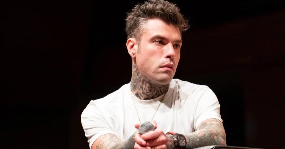 Ma perch&eacute; Fedez non ha annullato il concerto dopo la tragedia del bimbo morto schiacciato dalla porta di calcio a Sassari? Forse per una volta ha ragione lui: &ldquo;Vergogna a chi? Fate schifo al caz*o&rdquo;