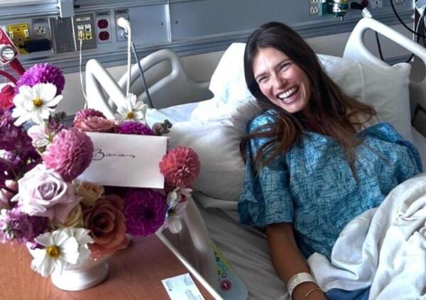 Altro che vittimismo, il cancro si affronta come Bianca Balti (e Michela Murgia): l&rsquo;annuncio su Instagram, il video, il sorriso nelle foto e quella frase che&hellip; 