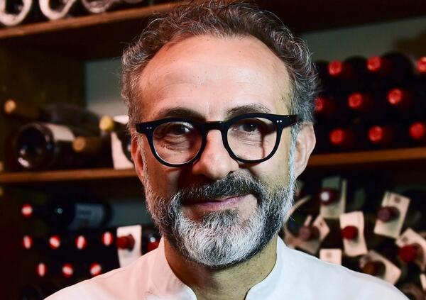 Chef Massimo Bottura: &ldquo;Le vacanze? Non ne ho bisogno&rdquo;. Le stelle Michelin? &ldquo;Non le vuole chi non le pu&ograve; avere&rdquo;. E sull&rsquo;arte della cucina, il green e la sostenibilit&agrave;&hellip;