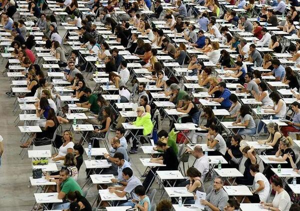La truffa del concorso scuola? Lo vinci ma il posto non c&#039;&egrave;. &ldquo;L&#039;Italia preferisce investire in armi&rdquo;: parla il portavoce degli insegnanti Sofia. E sulle spese per lavorare, i metodi di reclutamento e il made in Italy...