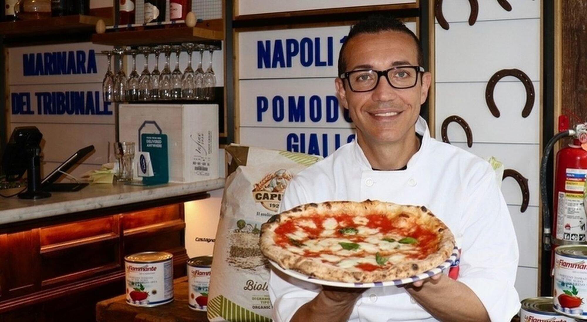 Gino Sorbillo in una delle sue pizzerie