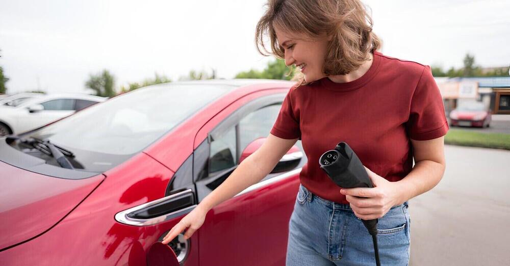 Produrre auto elettriche vuol dire fallire? Il Green Deal minaccia di far chiudere fabbriche in tutta Europa, mentre le paure dei produttori (come Volkswagen) restano inascoltate. E intanto la Cina...