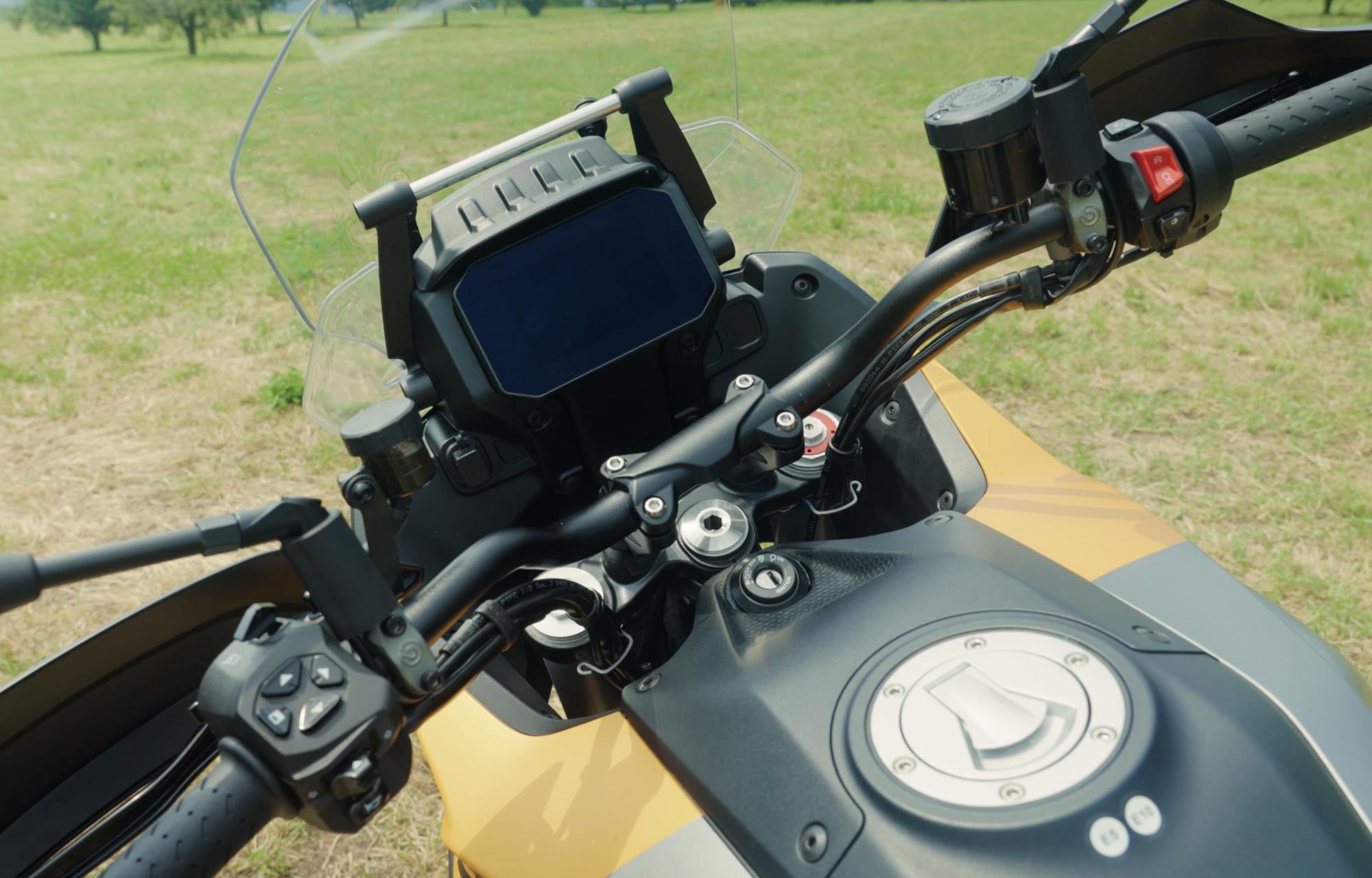 Moto Guzzi Stelvio 2024_cockpit