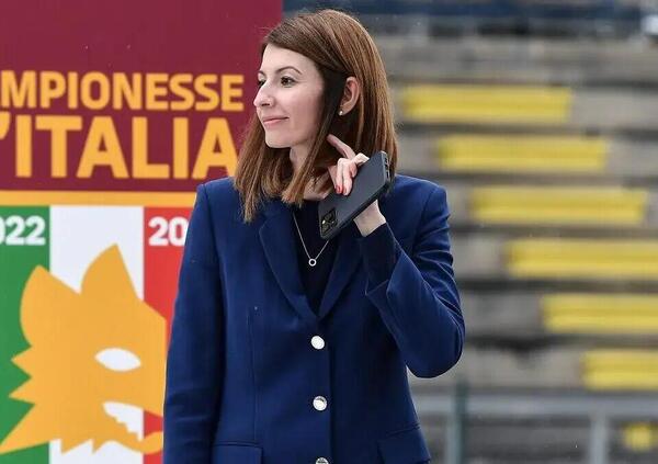 Lina Souloukou si &egrave; dimessa da ceo della Roma. L&rsquo;esonero di Daniele De Rossi e la rottura con i Friedkin: ecco perch&eacute; non ha capito la squadra, i tifosi e tutto quello che conta per i giallorossi 