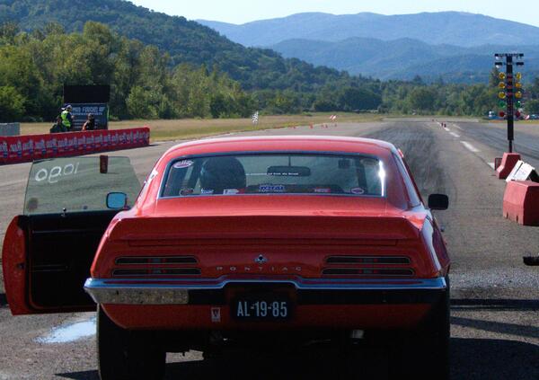 Siamo stati all&rsquo;aeroporto di Rivanazzano, per l&rsquo;occasione 51&deg; Stato d&rsquo;America: poche p*lle, le drag race sono una figata pazzesca