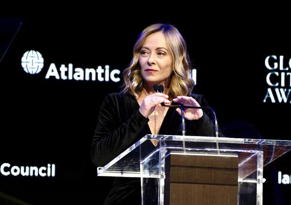 Oltre il fascismo, Giorgia Meloni con Elon Musk ha dimostrato di essere una leader: atlantismo, Patria, citazioni e la distanza da Salvini e Schlein. Tutto quello che ha detto all&rsquo;Atlantic Council&hellip;