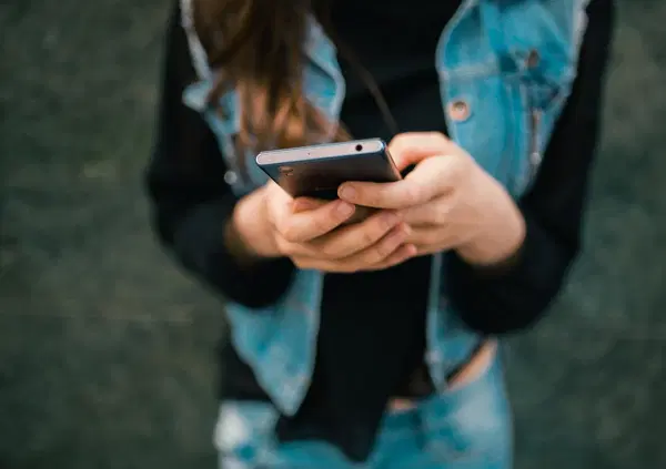 Altro che Calippo e Chinotto Tour, la Sex Roulette &egrave; un allarme sociale: cos'&egrave; e perch&eacute; il Codacons ha presentato un esposto a 104 Procure, Agcom e polizia postale sulla challenge...