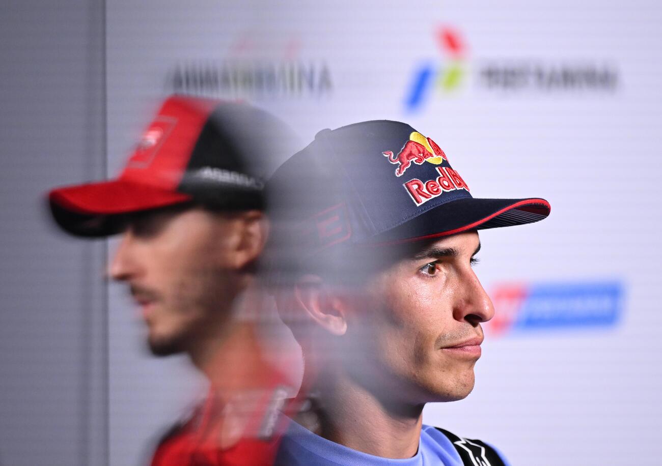 Ok, ma i piloti spagnoli aiuteranno Bagnaia, Marquez, Bastianini o Mart&iacute;n? Le risposte di Acosta ed Espargar&oacute;...