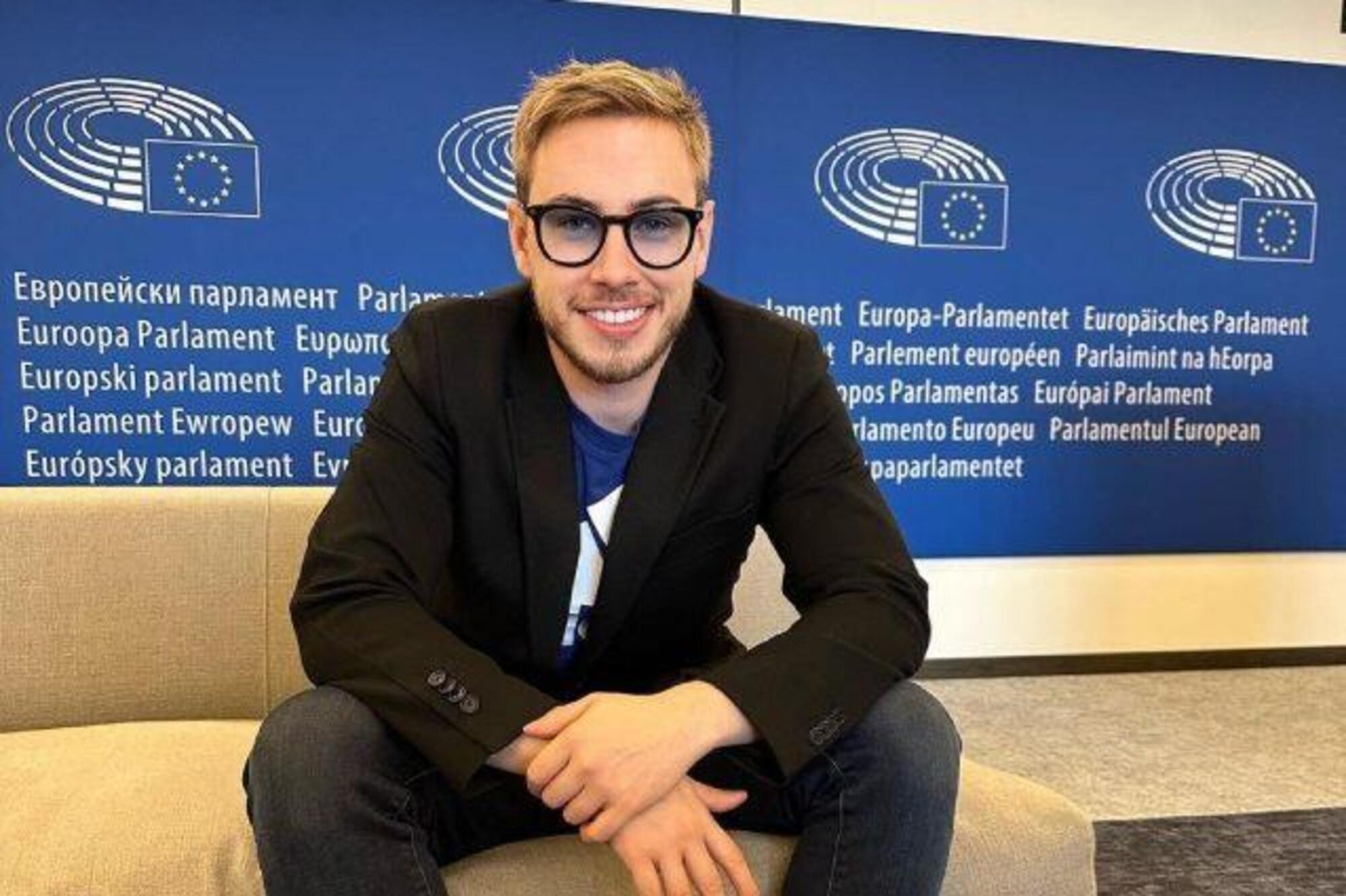 Max Felicitas, Malena sa cos'è successo...