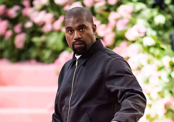 Kanye West come il marchese del Grillo: &ldquo;Io i soldi non li caccio e tu non li becchi&rdquo;. Truffa una guardia giurata della casa di Malibu e poi lo licenzia