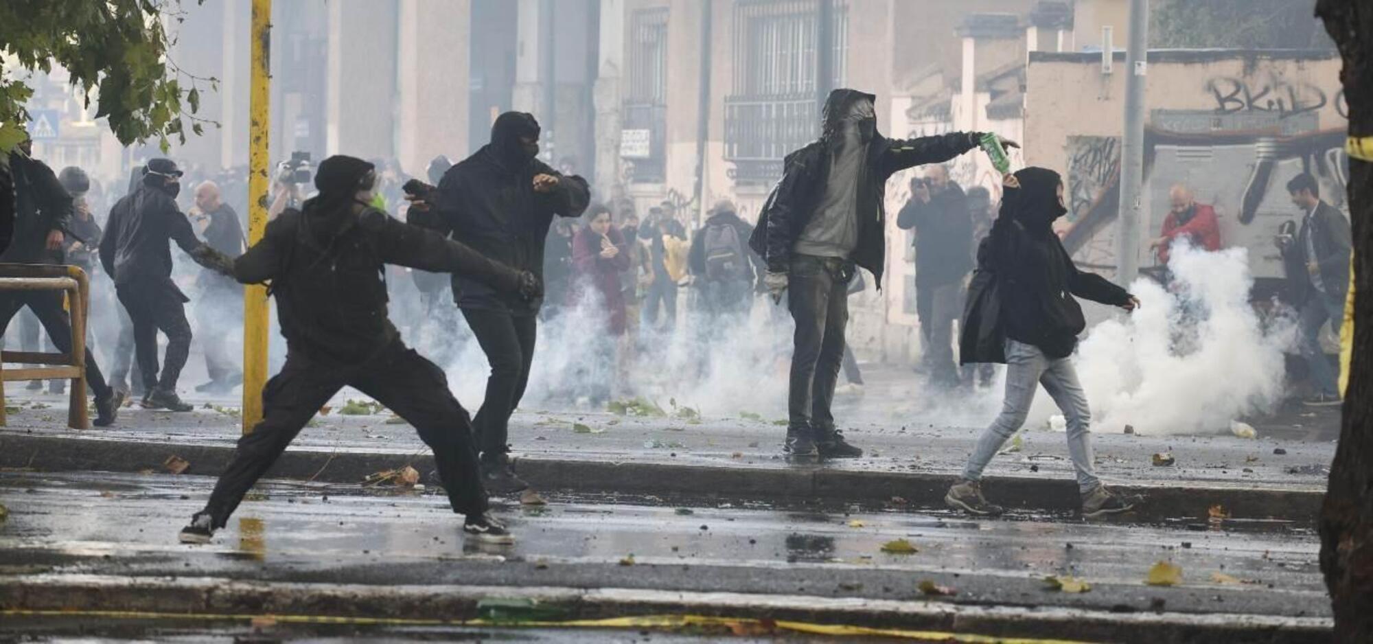 Gli scontri di sabato 5 ottobre, durante la manifestazione pro Palestina a Roma