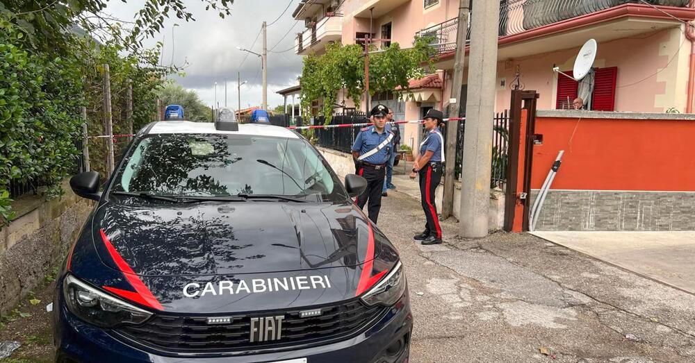 Femminicidio a Caserta: &ldquo;Pap&agrave; ha ucciso la mamma&rdquo;. Strangola la moglie davanti ai figli e poi&hellip;