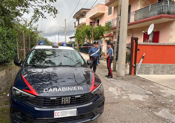 Femminicidio a Caserta: &ldquo;Pap&agrave; ha ucciso la mamma&rdquo;. Strangola la moglie davanti ai figli e poi&hellip;