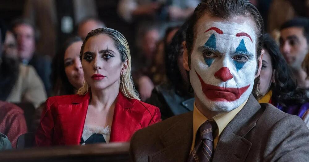 Joker: Folie &agrave; Deux rappresenta il mondo di oggi: un disastro. Tra scandali P Diddy e Kanye West, fallimenti in musica di Jennifer Lopez, Eurythmics, Sex Pistols e la guerra tra israeliani e palestinesi. Per non parlare del calcio&hellip;