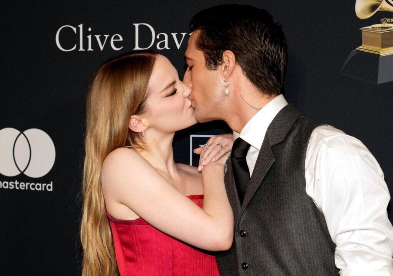 L&rsquo;anniversario di Dove Cameron e Damiano dei Maneskin, tra baci, rumors sulla rottura e la dichiarazione della modella (in italiano): &ldquo;Ti amer&ograve; per sempre&rdquo;. E nel frattempo &ldquo;Silverlines&rdquo; del cantante&hellip;