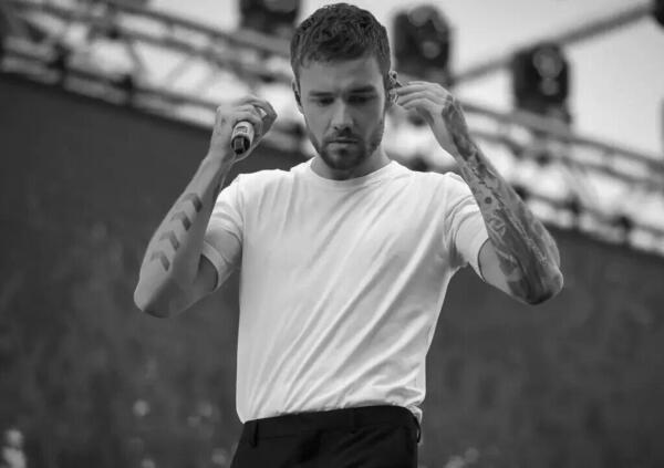 L&rsquo;influencer Davide Avolio promuove sui social le sue poesie con la morte di Liam Payne (One Direction) e la polemica diventa virale? &Egrave; la fine dell&rsquo;empatia e la vittoria del narcisismo social