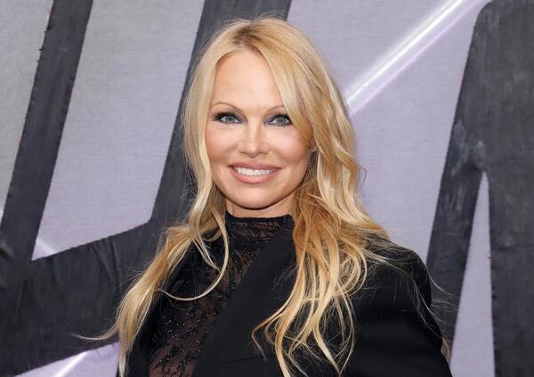 Pamela Anderson, da icona sexy in Baywatch al libro di cucina. &ldquo;I love you: recipes from the heart&rdquo; tra ricette vegane, consigli culinari e l&rsquo;amore per il food&hellip;