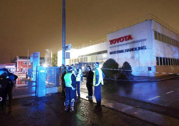 Esplosione alla Toyota Material Handling di Bologna con due morti e undici feriti: errore umano, triste fatalit&agrave; o colpa del sistema lavorativo italiano? Il precedente in Giappone (patria dell&rsquo;azienda) e la risposta del gruppo