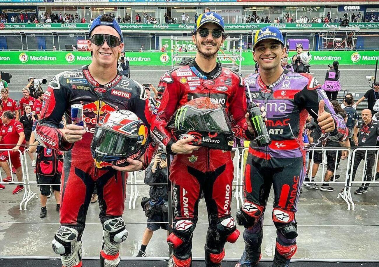 Bagnaia, Mart&iacute;n, la pioggia della Thailandia e un Mondiale che poteva scivolare via: alla fine cadono gli altri e davanti non cambia niente