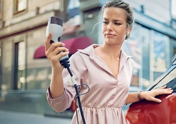 Altro che auto elettriche, perch&eacute; si stanno ignorando le vere energie rinnovabili? Il paradosso del green che nessuno vuole affrontare