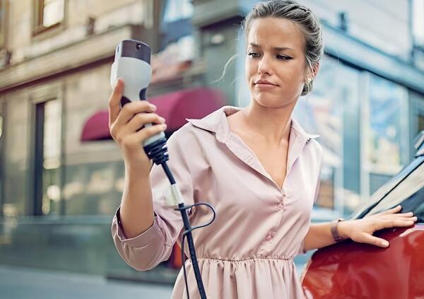 Altro che auto elettriche, perch&eacute; si stanno ignorando le vere energie rinnovabili? Il paradosso del green che nessuno vuole affrontare